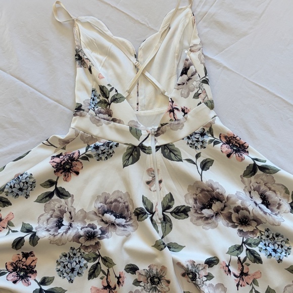 FashionNova White Mini Floral Dress in XS - Picture 4 of 6